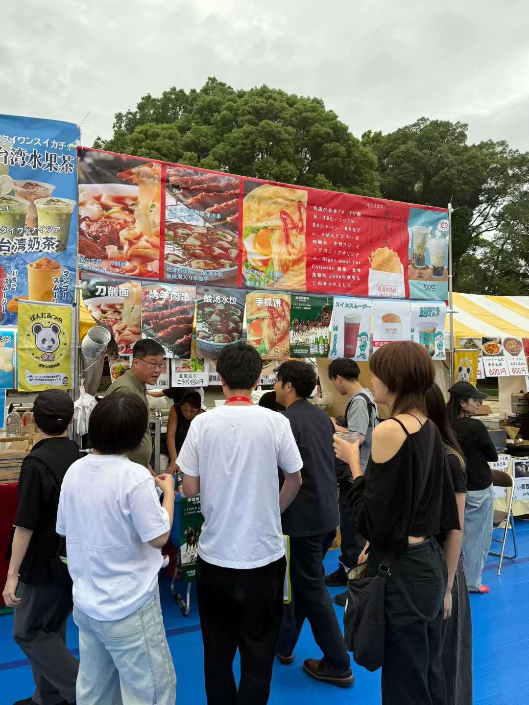 参加熊猫中秋节活动